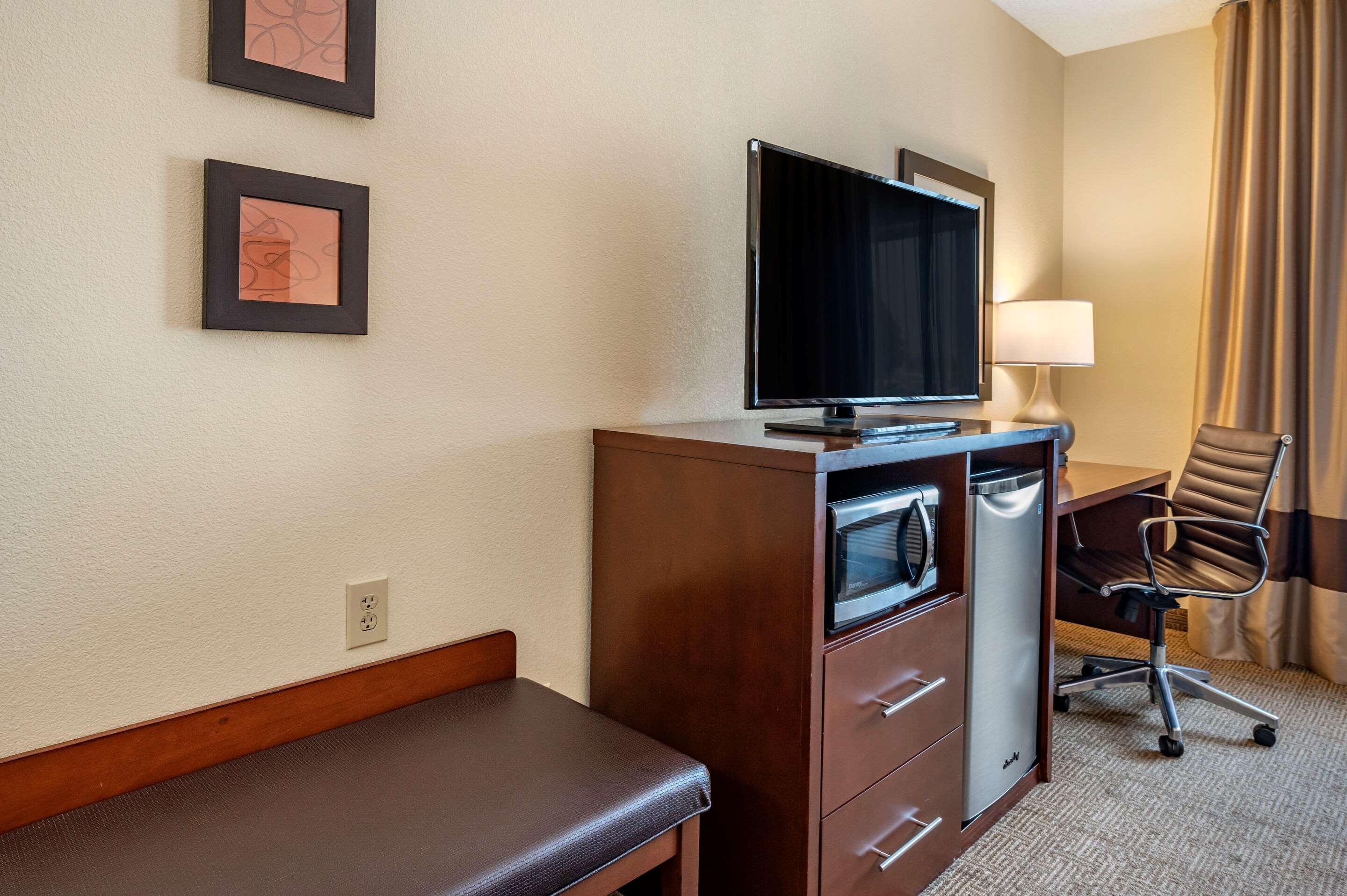 Comfort Suites Columbus West - Hilliard Esterno foto