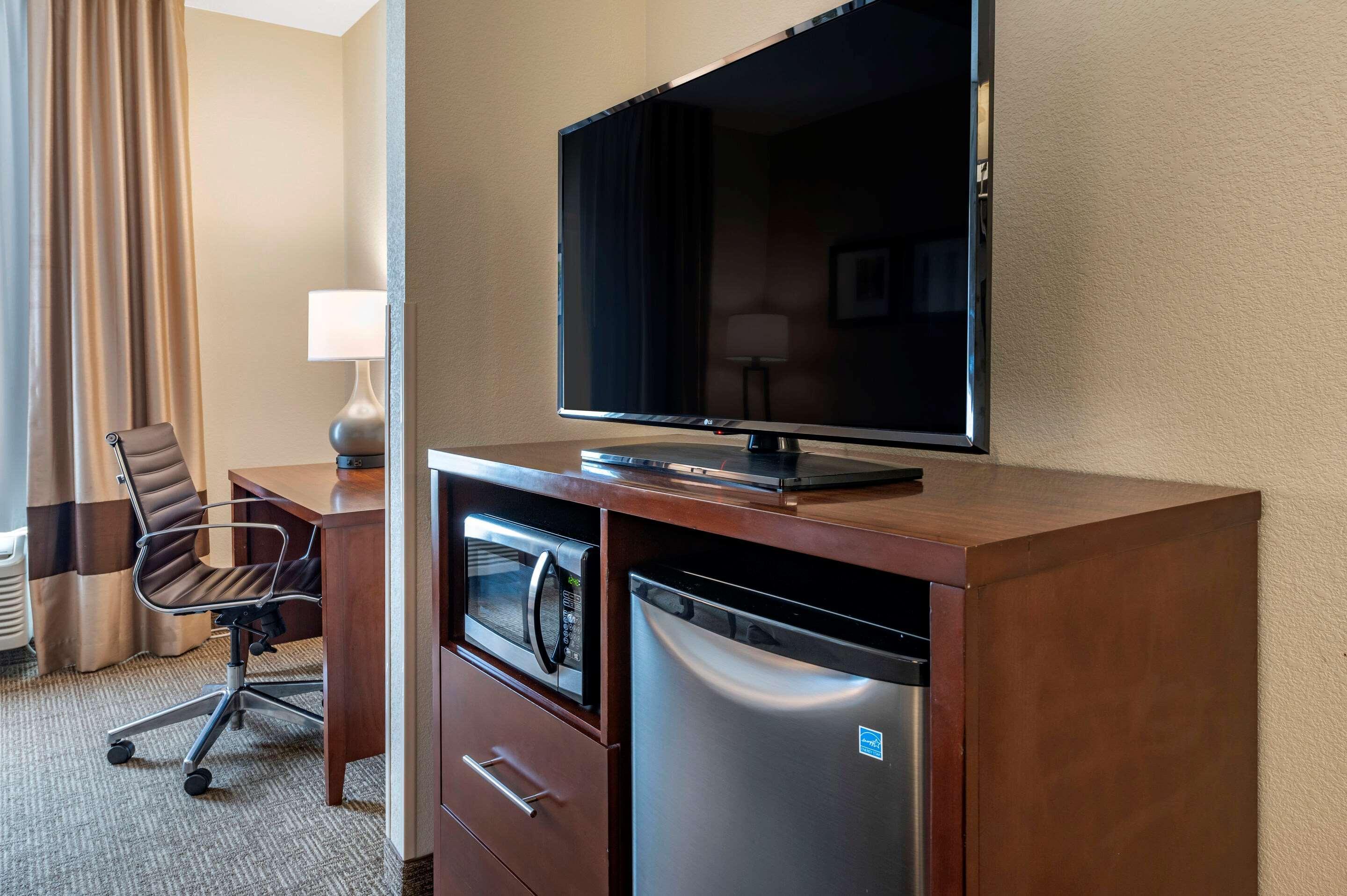 Comfort Suites Columbus West - Hilliard Esterno foto
