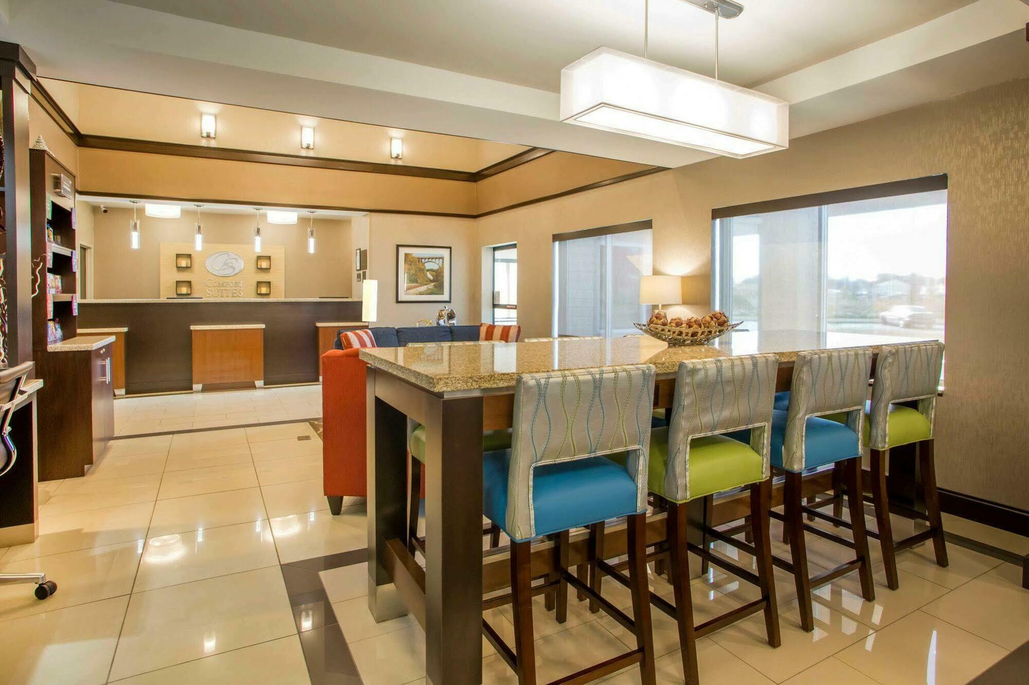 Comfort Suites Columbus West - Hilliard Esterno foto
